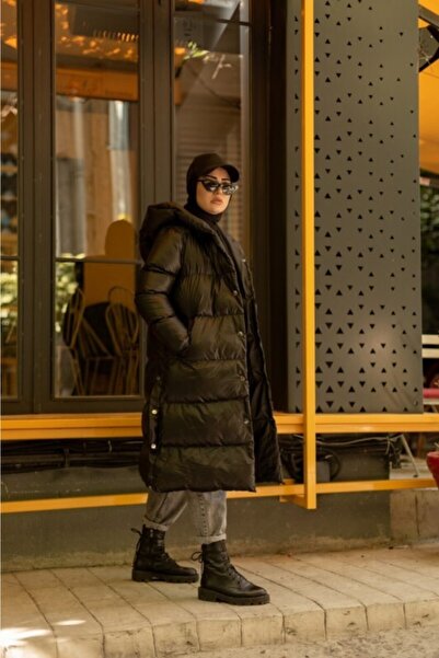 Moda TüTü Palton puf de damă cu glugă neagră