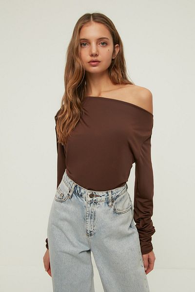 Trendyol Collection Καφέ ασύμμετρος γιακάς Flowy ελαστική πλεκτή μπλούζα TWOAW21BZ1383