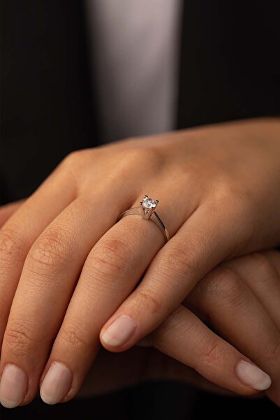 YAVUZ KUYUMCULUK 14 Ayar Altın V Kesim Tektaş Yüzük