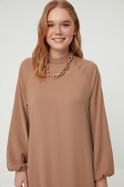 Trendyol Modest Μπεζ σταντ γιακά μανίκι ελαστικό Aerobin υφασμένο φόρεμα TCTSS22EB0010