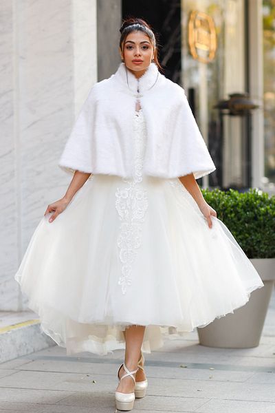 Turkuaz Γούνινο μπουφάν Bride Etol Cape σε λευκό χρώμα