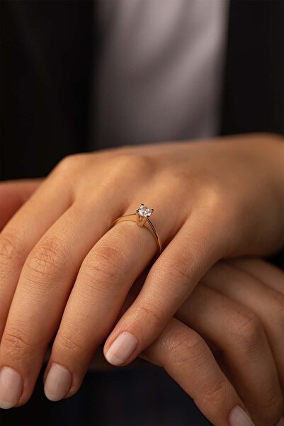 YAVUZ KUYUMCULUK 14 Ayar Altın V Kesim Tektaş Yüzük