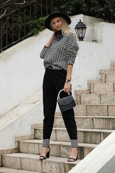 VEGENZE Γυναικείο πλεκτό σετ μισό ψαρά με μοτίβο L με λεπτομέρεια στα πόδια