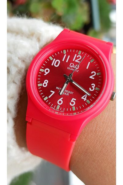 Q&Q Red Children's Wristwatch
