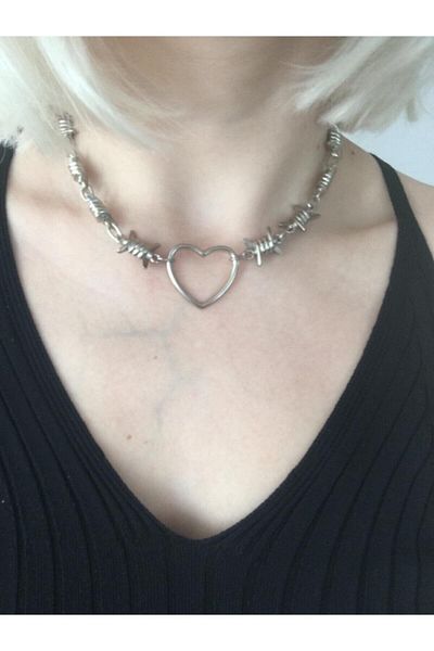 Fugusugu Gothic Chocker Necklace - Heart & Spiky Wire Choker