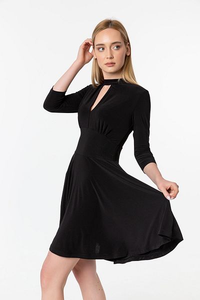 Laranor Black Gathered Collar and Low-cut Detail Moving Skirt Dress