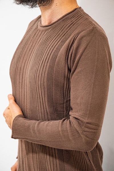 Twin Шарен пуловер с кръгла яка