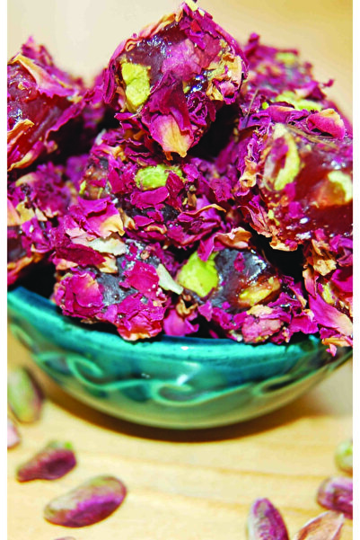 Necim Öksüz Lokum- Cezerye 1000 جرام من بتلات الورد بالفستق والبهجة التركية