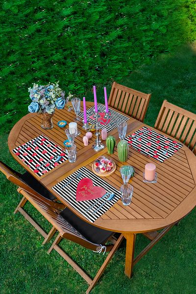 Realhomes 4-Piece Black and White Striped Heart Motif American Service Set