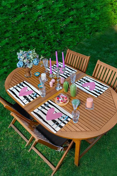 Realhomes 4-Piece Black Line Background Heart Designed American Service Set