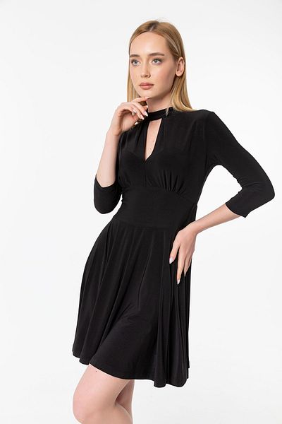 Laranor Black Gathered Collar and Low-cut Detail Moving Skirt Dress