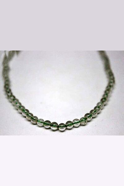 Yasamtohumu Fluorit kamen prozirne boje, niz od 4 mm