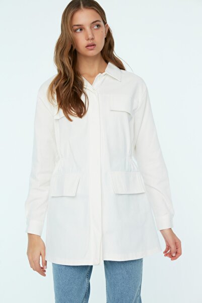 Trendyol Modest Τσέπη γιακά πουκαμίσου εκρού Λεπτομερές μπουφάν TCTSS22CE0036