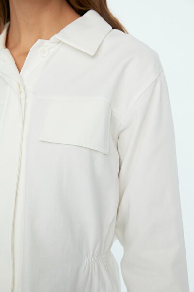 Trendyol Modest Τσέπη γιακά πουκαμίσου εκρού Λεπτομερές μπουφάν TCTSS22CE0036