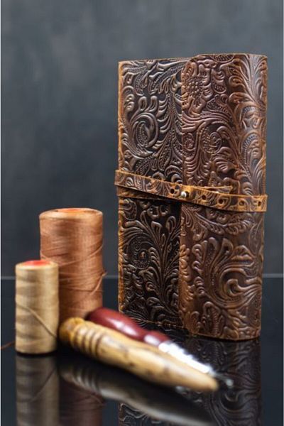 Fulleather حافظة كتب مصنوعة يدويًا من الجلد الطبيعي باللون الجملي