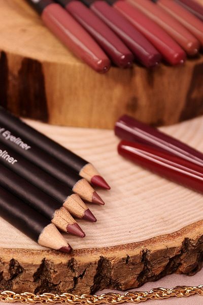 MUJGAN Professional Set of 12 Colorful Thick Lip Liner