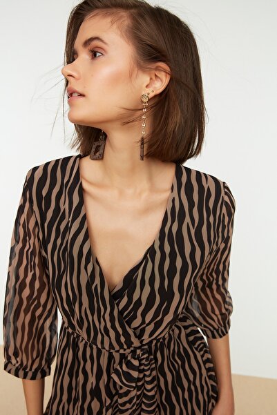 Trendyol Collection Φόρεμα ασύμμετρο υφαντό με ζώνη καμήλας TWOSS19XO0114