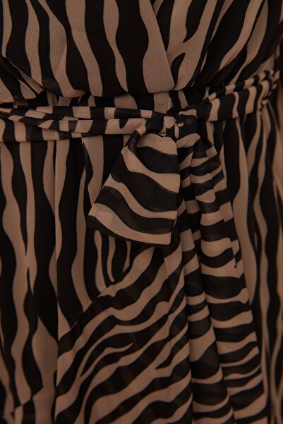 Trendyol Collection Φόρεμα ασύμμετρο υφαντό με ζώνη καμήλας TWOSS19XO0114