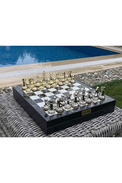 POLO BLUE Kişiselleştirilebilir Lüks Satranç Takımı – Mermer Desenli Ahşap Masa & Döküm Metal Taşlar