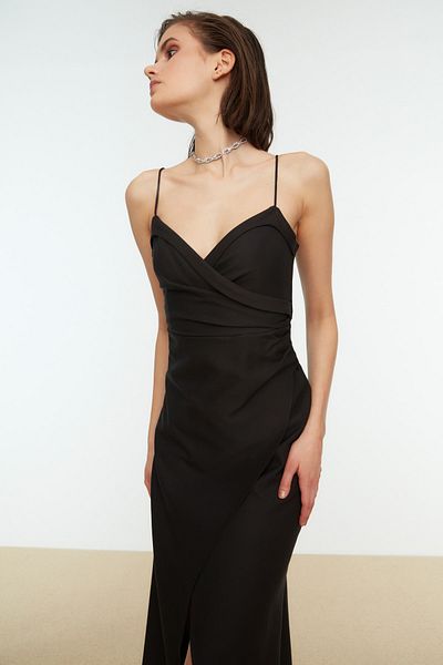 Trendyol Collection Czarna, szczegółowa długa suknia wieczorowa z kołnierzykiem TPRSS21AE0045
