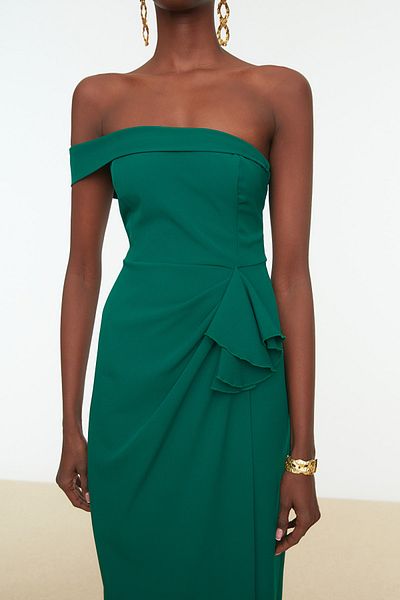Trendyol Collection Detailní dlouhé večerní šaty Emerald Green Flounce TPRSS21AE0010