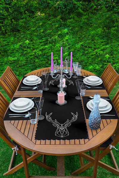 Realhomes Modern 1 alergător cu fundal negru și desen geometric de cerb și 4 paturi de loc colorate negru