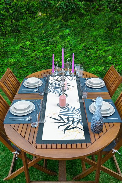 Realhomes 1 Alergăr modern cu model de frunze colorate pe fundal alb și 4 mat de loc colorate în albastru