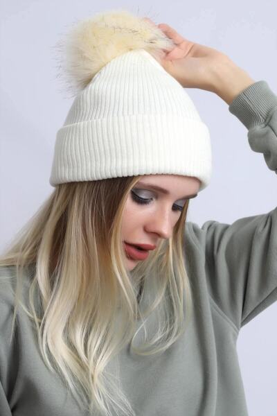 Deafox Dámský baret Ecru Pompom