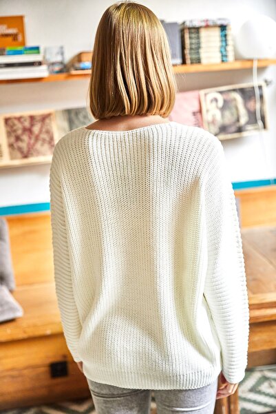 Olalook Dzianinowy sweter oversize z dekoltem w kształcie litery V. Saloniki