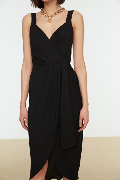 Trendyol Collection Černé elegantní večerní šaty s dvojitým límcem TPRSS21EL1106