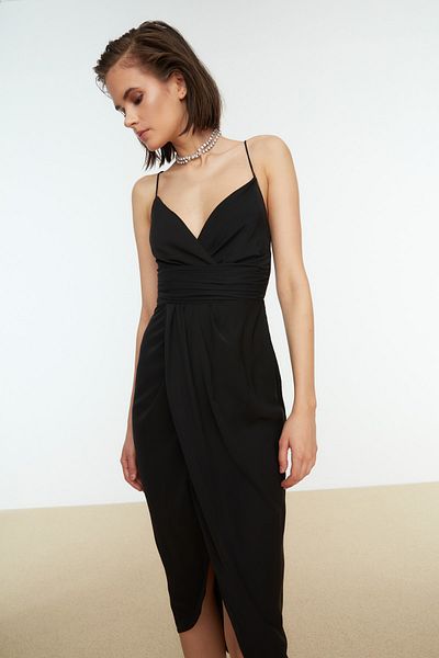 Trendyol Collection Černé žebrované detailní elegantní večerní šaty TPRSS19BB0420