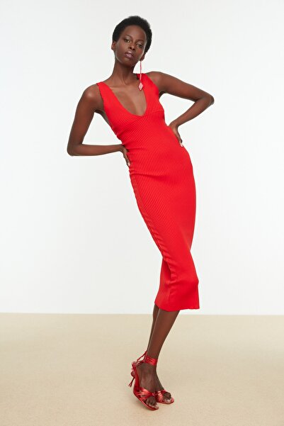 Trendyol Collection Czerwona Dekolt Szczegółowa Elegancka Suknia Wieczorowa TPRAW22EL2458