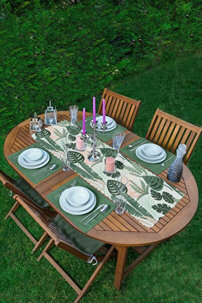 Realhomes 1 alergător cu model de frunze de culoare închisă pe un fundal de c...