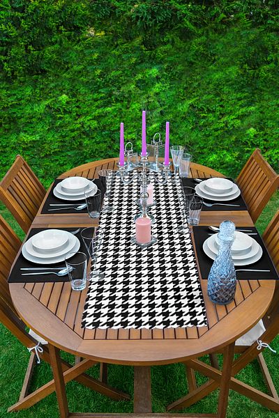 Realhomes Plaid negru cu model modern 1 pasaj și 4 pat de loc colorate negru pe fundal alb