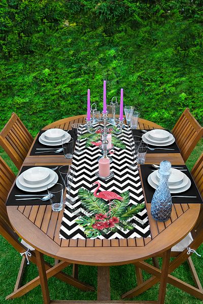 Realhomes 1 alergător cu design flamingo și frunze pe podea în zig-zag și 4 servește de loc de culoare neagră