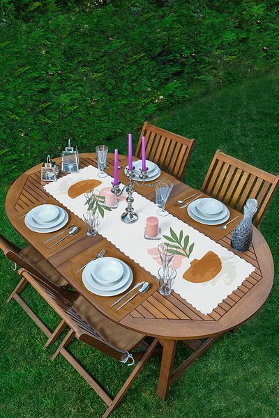 Realhomes 1 Runner & 4 Brown American Service με σχέδια Onedraw σε παστέλ φόντο