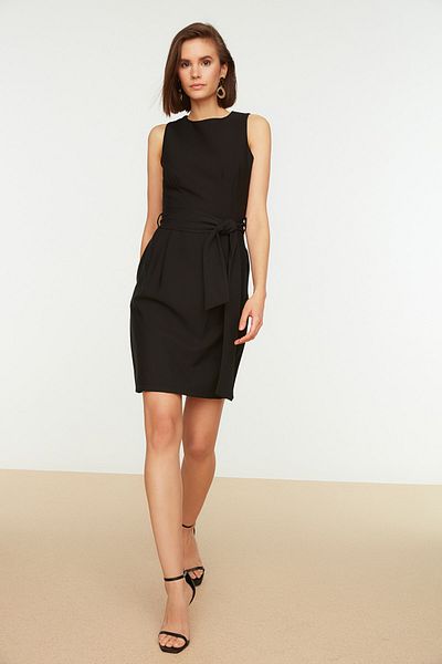 Trendyol Collection Mini tkané šaty s černým páskem a kolem krku TWOSS19AA0063