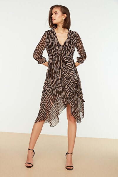 Trendyol Collection Φόρεμα ασύμμετρο υφαντό με ζώνη καμήλας TWOSS19XO0114