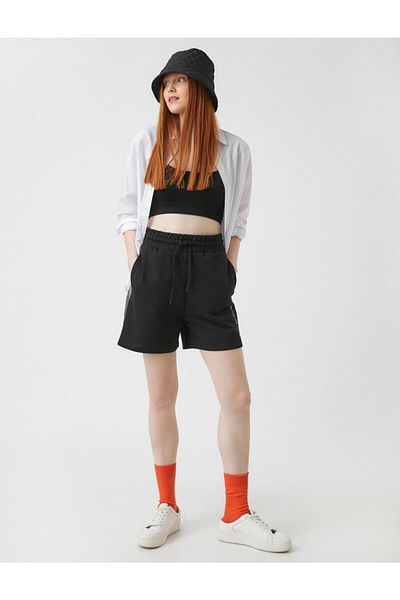 Koton Shorts - Schwarz - Mittlerer Bund