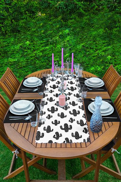 Realhomes Cactus alb-negru cu model 1 aler și 4 servește de loc colorate negru