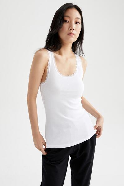 DeFacto قميص داخلي بأشرطة من الدانتيل بقصة عادية من Fall In Love