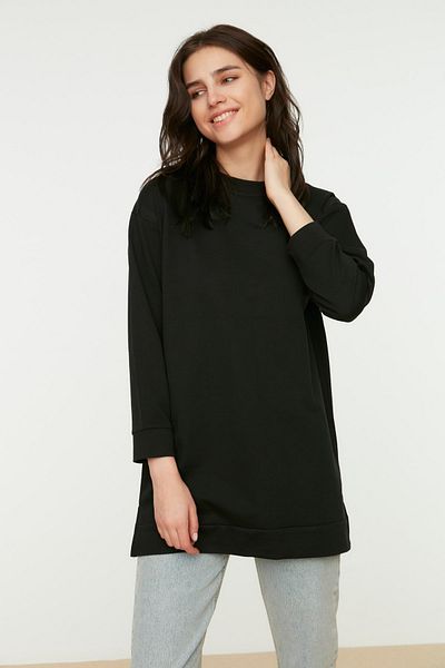 Trendyol Modest Schwarzes Basic-Strick-Sweatshirt mit hohem Kragen und Schlitz und detailliertem Schnitt TCTAW22TW0196
