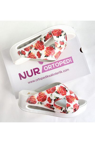 Nur Ortopedi شبشب نسائي مفتوح منقوش بالورود الحمراء من Airmax Sabo