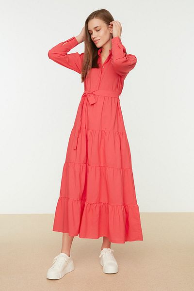 Trendyol Modest Korallenrotes, gewebtes Kleid mit weitem Schnitt und Richterkragen, Gürtel TCTSS22EB0128