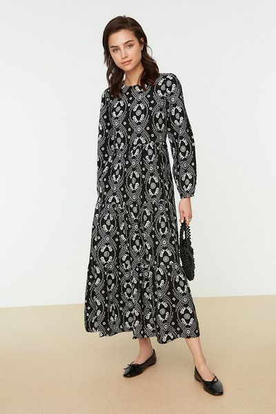 Trendyol Modest Φόρεμα με μαύρο μοτίβο με λαιμόκοψη TCTSS21EL3661