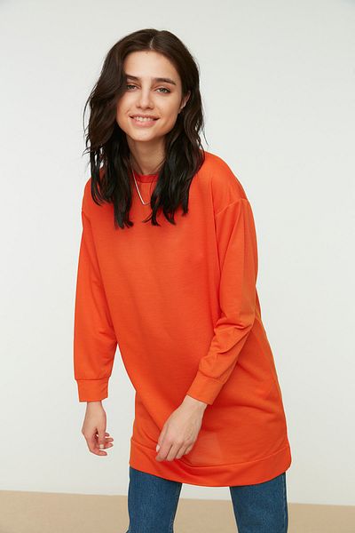 Trendyol Modest Orangefarbenes Basic-Strick-Sweatshirt mit Rundhalsausschnitt und Schlitz und detailliertem Ausschnitt TCTAW22TW0138