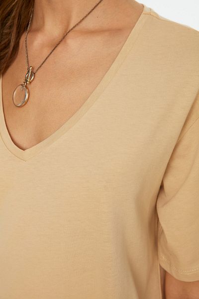 Trendyol Collection Béžové pletené tričko ze 100% bavlny s výstřihem do V