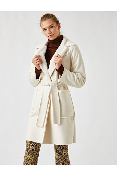 Koton Langer Mantel mit Pelzkragen, Gürtel und Taschen