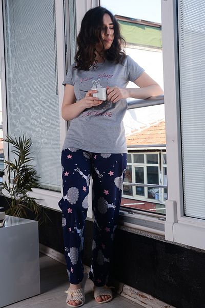 AVORWE Set de pijamale cu mâneci scurte și fund lung cu imprimeu cu iepuri care prind stele