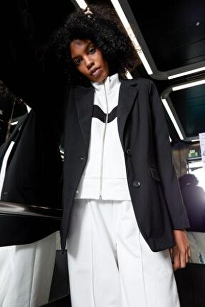 Kadın Siyah Kapaklı Cepli Relax Fit Uzun Kollu Blazer Ceket V3392AZ21WN